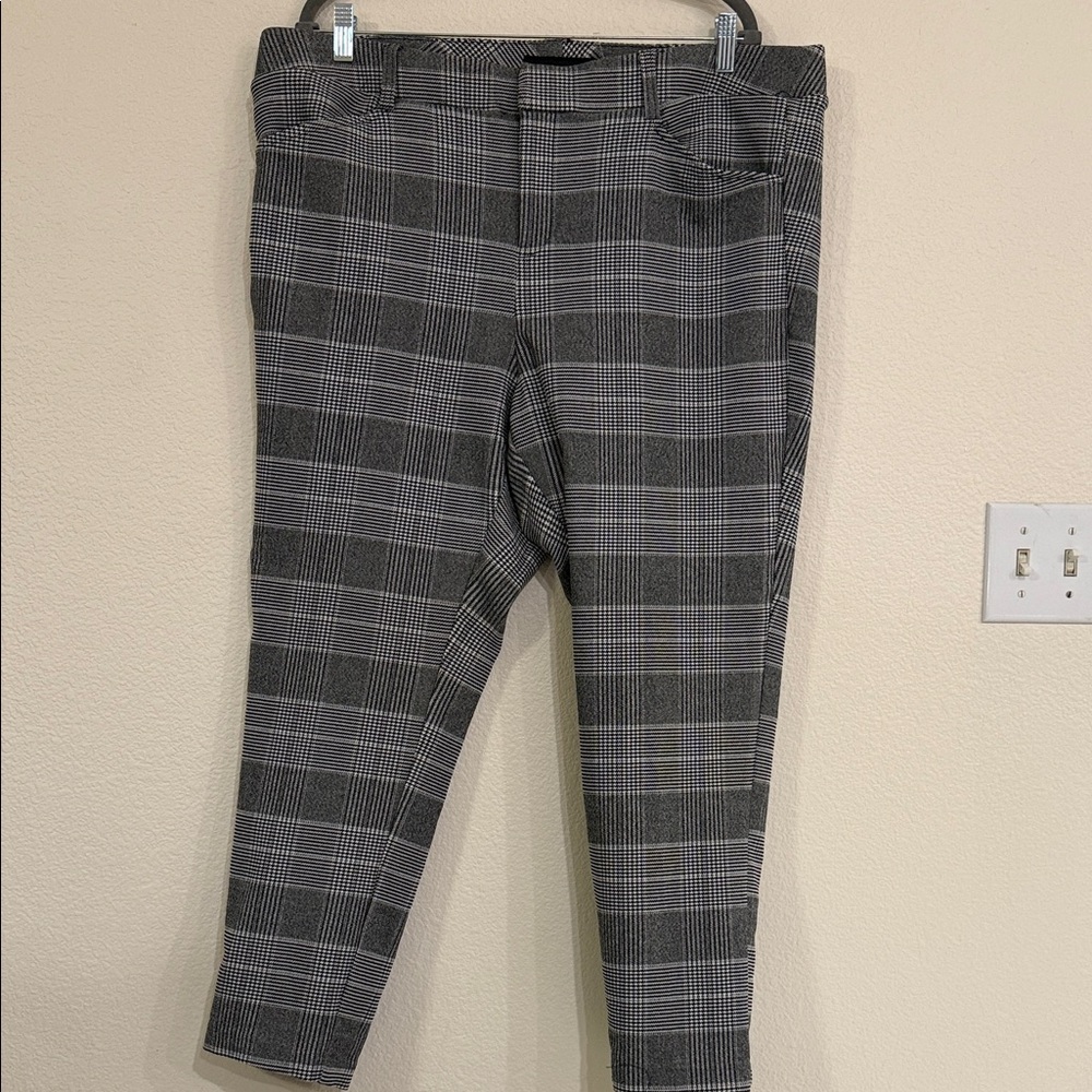 Torrid Classic Black and Gray Plaid Women’s Dress Pants Plus 22R NWOT